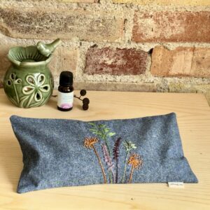 Håndbroderet øjenpude no.12