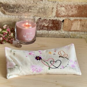 Håndbroderet øjenpude no.13