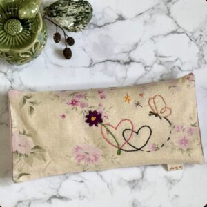 Håndbroderet øjenpude no.13