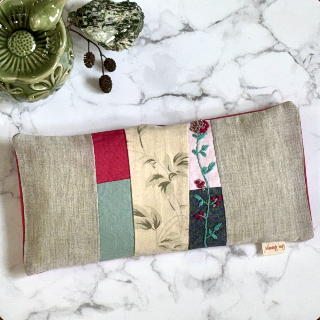 Håndbroderet øjenpude no.14