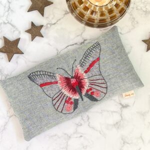 Håndbroderet øjenpude no. 3