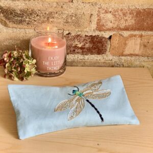 Håndbroderet øjenpude no. 4