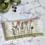 Håndbroderet øjenpude no. 6